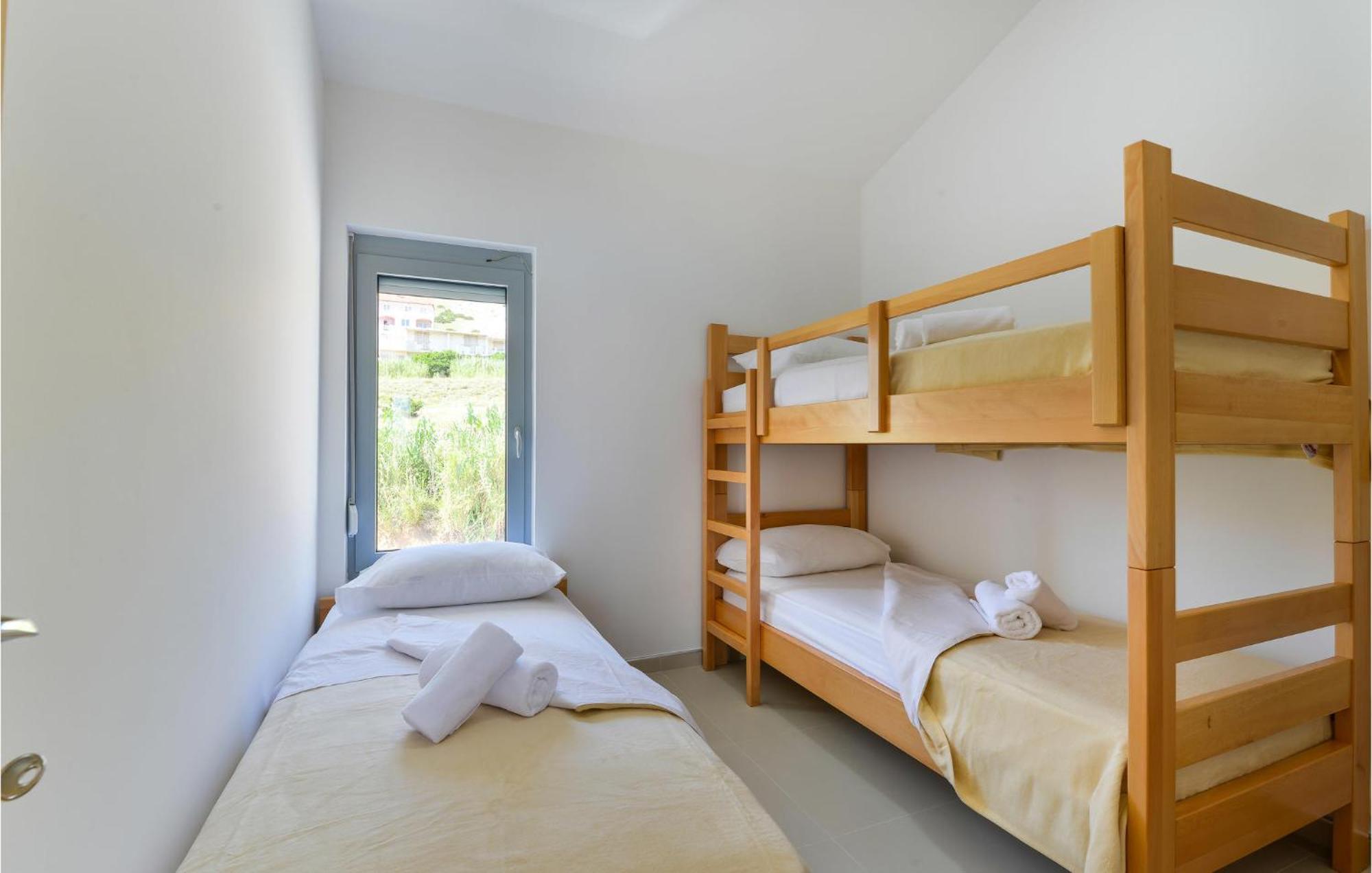 2 Bedroom Beautiful Apartment In Pag Pag Town Zewnętrze zdjęcie