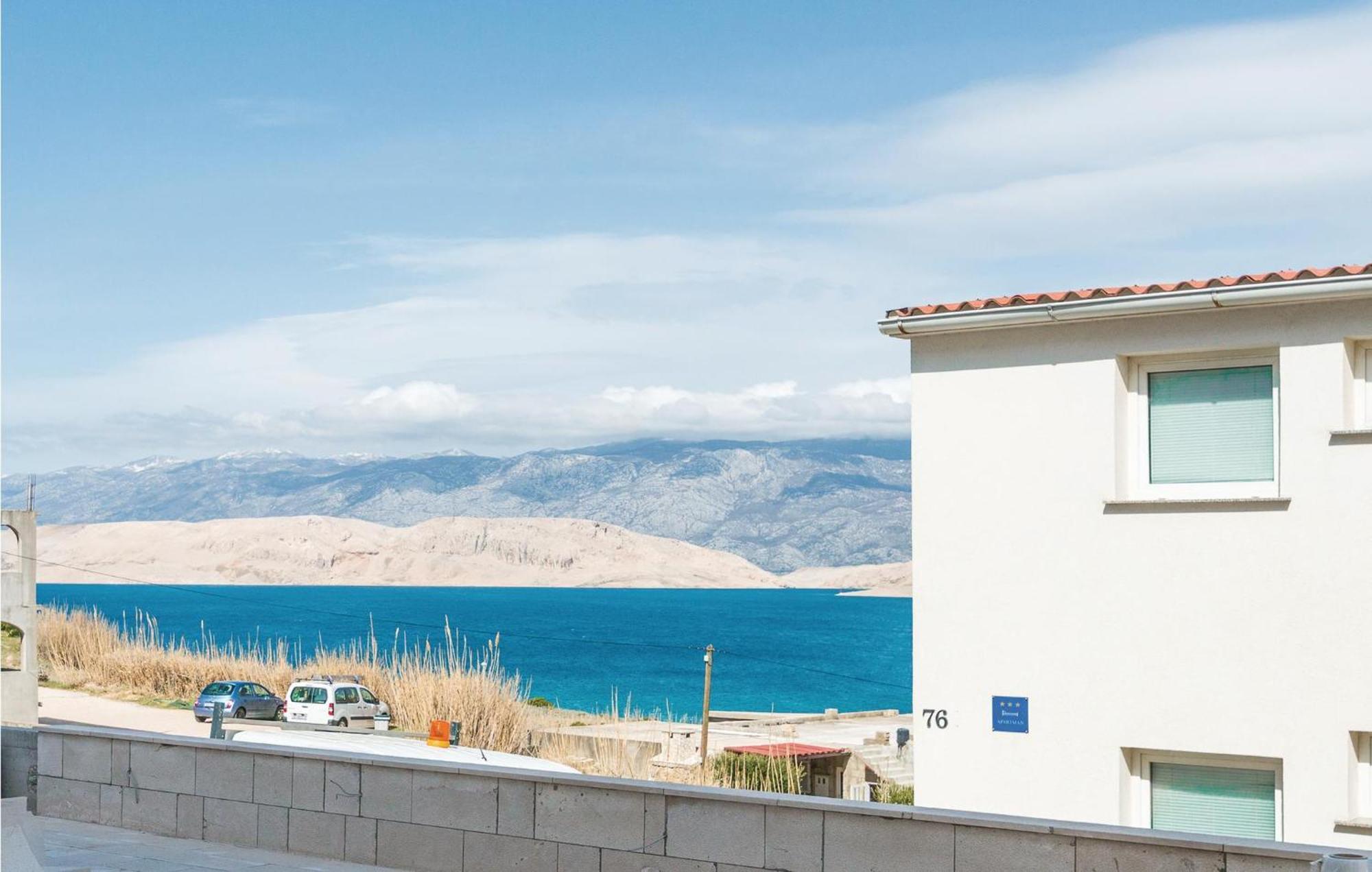 2 Bedroom Beautiful Apartment In Pag Pag Town Zewnętrze zdjęcie